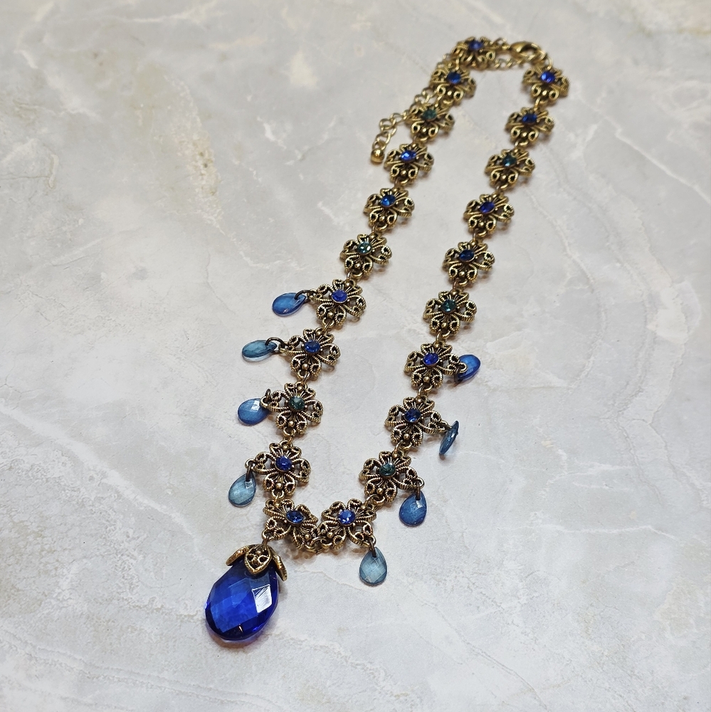 Vintage Avon Blue Briolette Demi-Parure Necklace & Clip-On Earrings Set - Picture 3 of 13